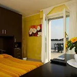 Affittacamere Holiday And Πανσιόν
