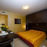 Affittacamere Holiday And Πανσιόν