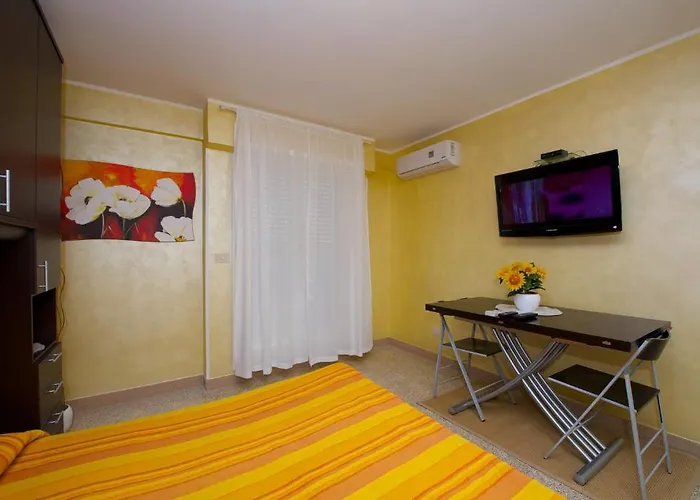 Πανσιόν Affittacamere Holiday And