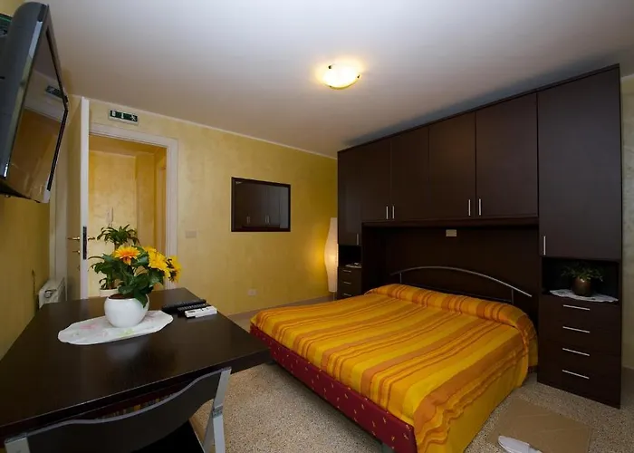 Affittacamere Holiday And Πανσιόν