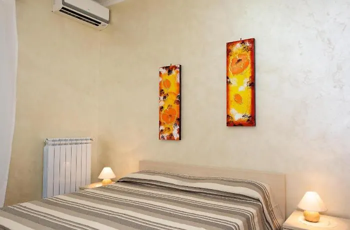 Affittacamere Holiday And Πανσιόν